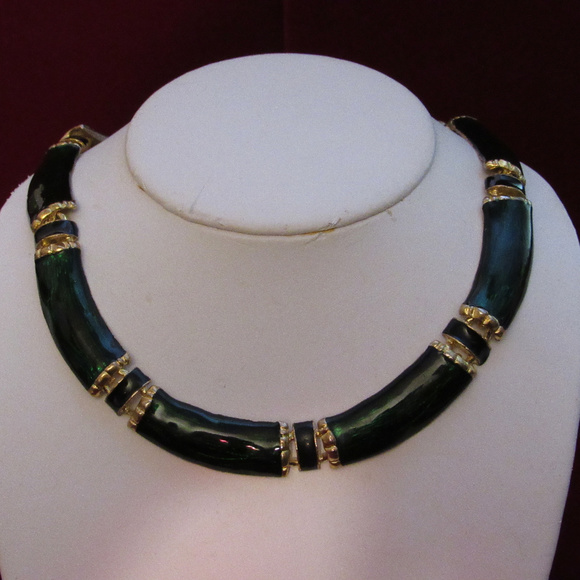 Jewelry - Goldtone Green Enamel Link Hinged Collar Necklace Jewelry - Goldtone Green Enamel Link Hinged Collar Necklace